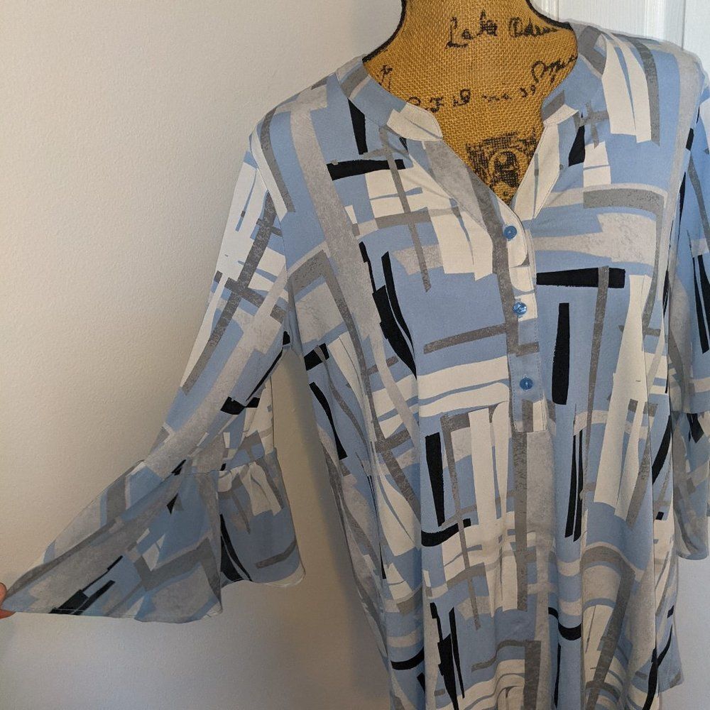 Color block design blouse - Picture 2 of 5